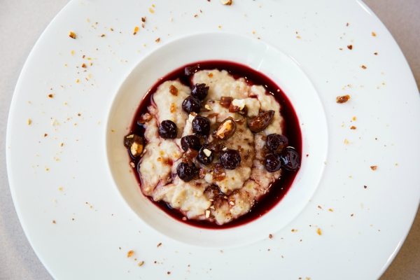 Sour cherry porridge