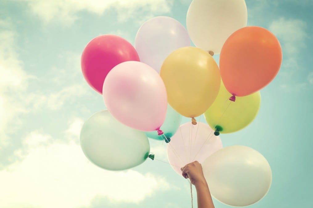 hand holding balloons